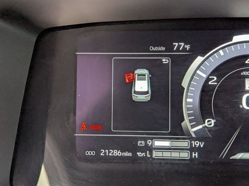Certified 2025 Toyota Sequoia SR5 AWD/4WD image 10