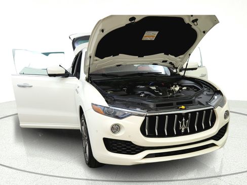 Used 2023 Maserati Levante GT AWD/4WD image 9