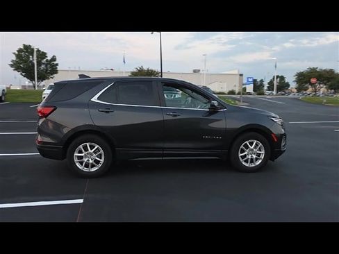 Used 2022 Chevrolet Equinox LT image 9