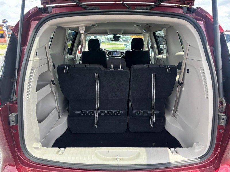 Used 2023 Chrysler Voyager LX FWD image 7