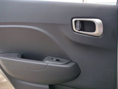 Used 2025 Hyundai Venue SEL FWD image 26