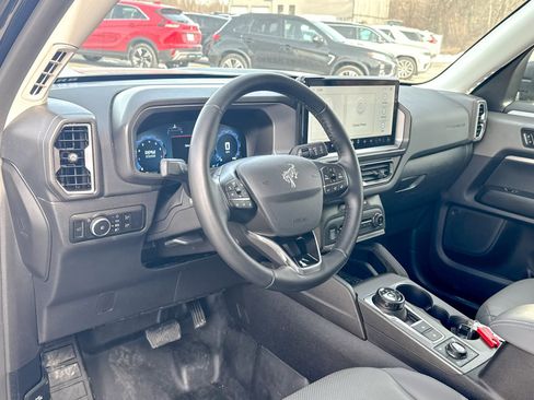 Used 2025 Ford Bronco Sport Badlands image 16