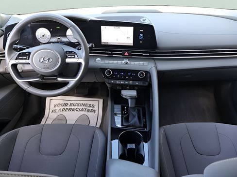 Used 2023 Hyundai Elantra SEL w/ Convenience Package FWD image 10