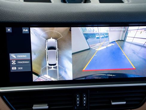 Used 2021 Porsche Cayenne image 40