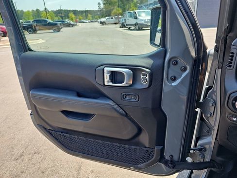 Used 2023 Jeep Wrangler Unlimited Sahara AWD/4WD image 30