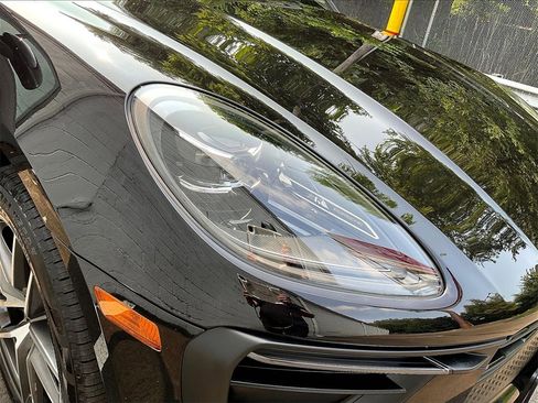 Certified 2025 Porsche Macan image 30