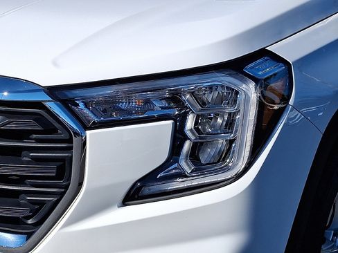 Used 2022 GMC Terrain SLE w/ Driver Convenience Package image 9