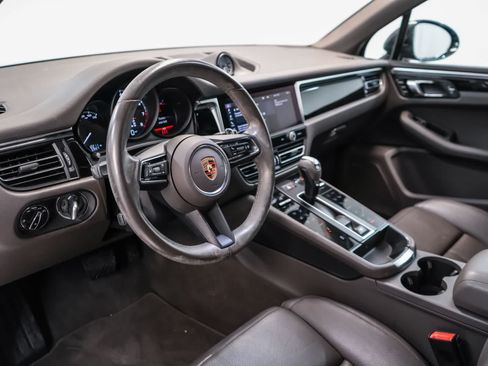 Certified 2024 Porsche Macan AWD/4WD image 4