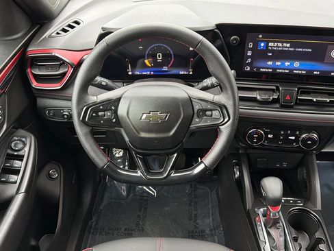 Used 2025 Chevrolet TrailBlazer RS w/ Convenience Package AWD/4WD image 14