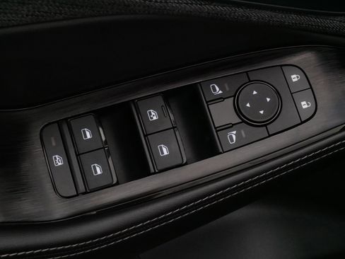 Used 2023 Nissan Rogue SV AWD/4WD image 19
