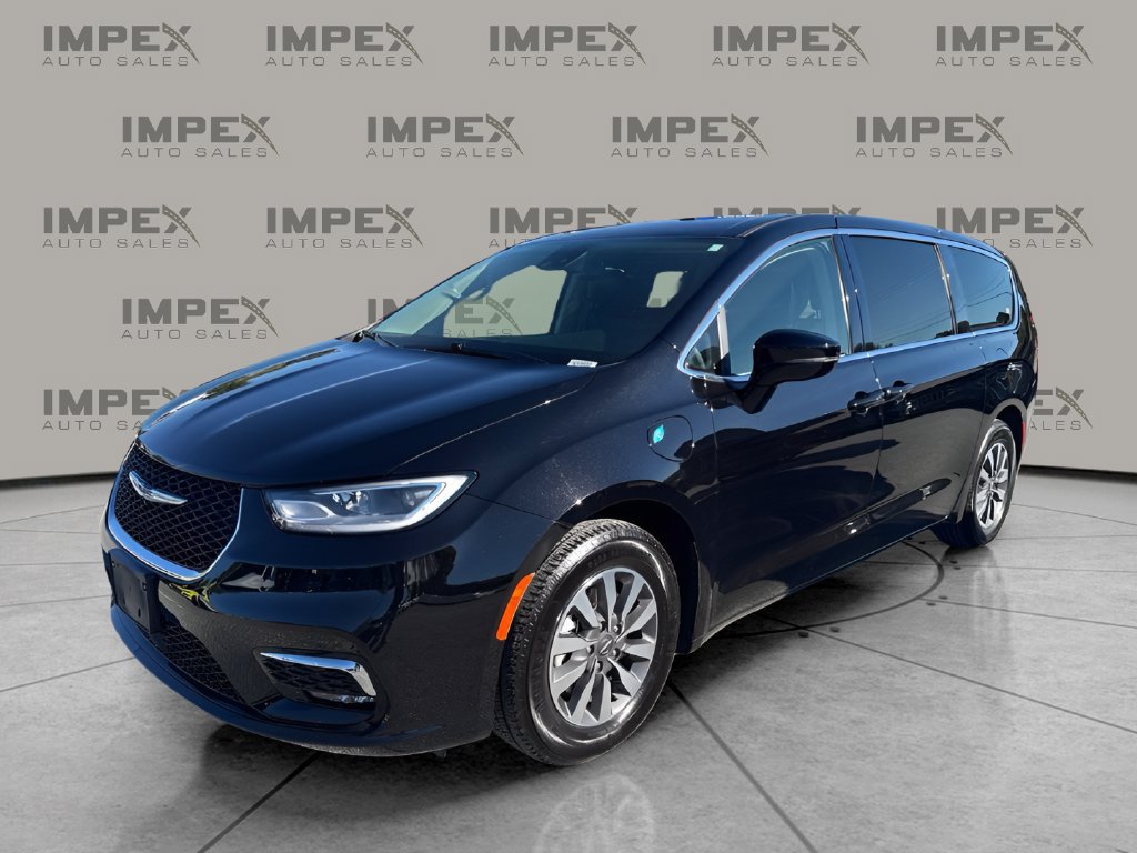 Used 2024 Chrysler Pacifica Limited FWD image 1