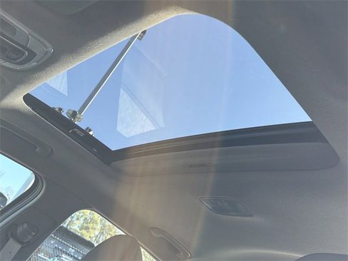 Certified 2025 Hyundai Elantra SEL image 32