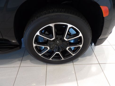 Used 2023 Chevrolet Suburban RST w/ Luxury Package AWD/4WD image 28