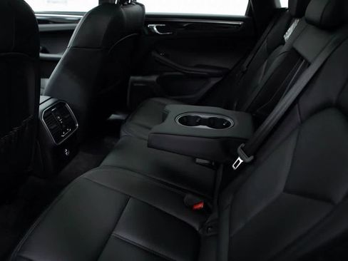 Certified 2025 Porsche Macan image 28