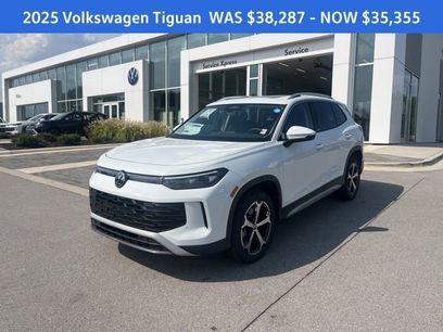 New 2025 Volkswagen Tiguan SE