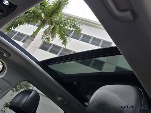 Certified 2022 Kia Sorento SX FWD image 21