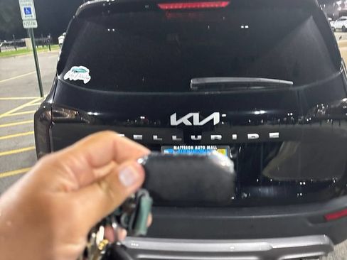 Used 2022 Kia Telluride SX w/ SX Prestige Package AWD/4WD image 4