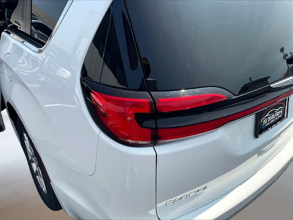 Used 2025 Chrysler Pacifica Select FWD image 23