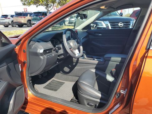 Certified 2022 Nissan Altima 2.5 SR image 11