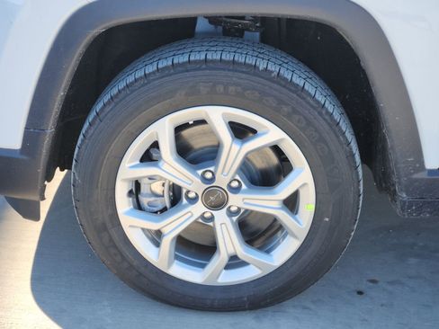 New 2026 Jeep Compass Latitude image 11