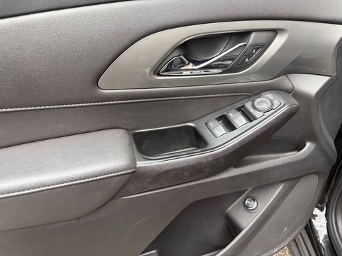 Used 2023 Chevrolet Traverse LT image 14