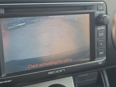 Used 2015 Scion xB FWD image 18