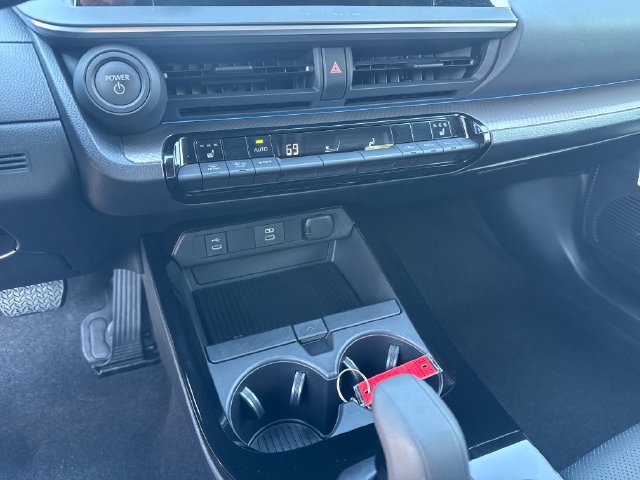 Used 2023 Toyota Prius XLE FWD image 17