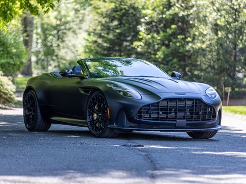 Used 2025 Aston Martin DB12 Convertible RWD image 90