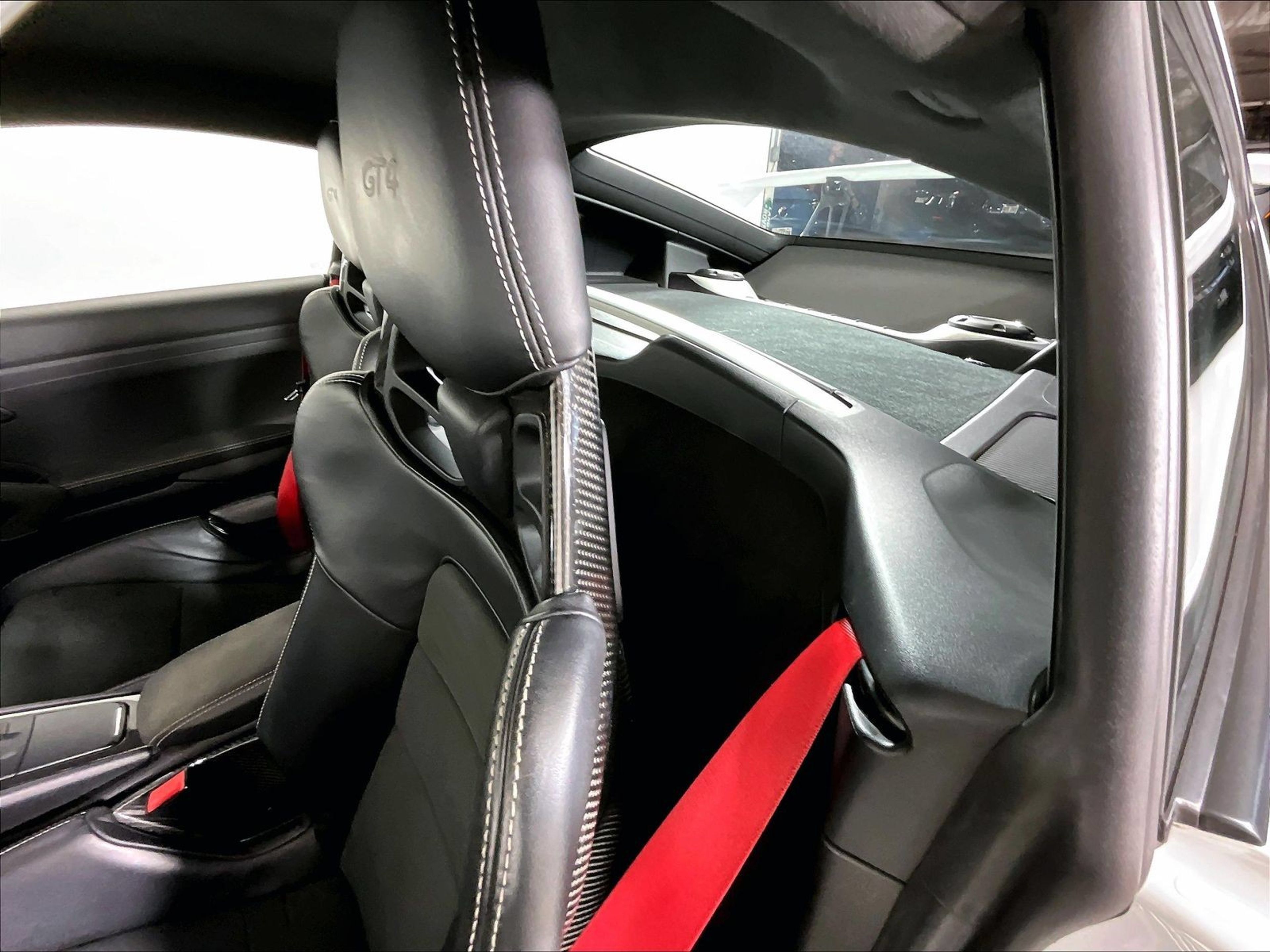Certified 2022 Porsche 718 Cayman GT4 RWD image 22