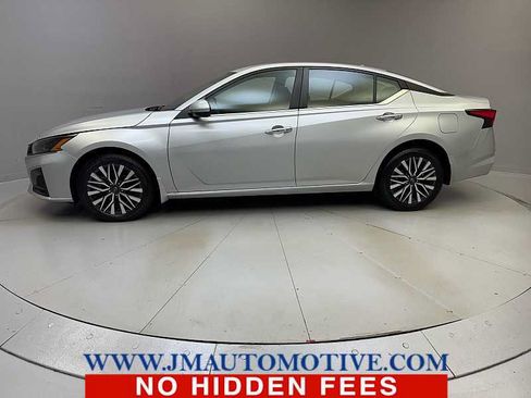 Used 2023 Nissan Altima 2.5 SV AWD/4WD image 2