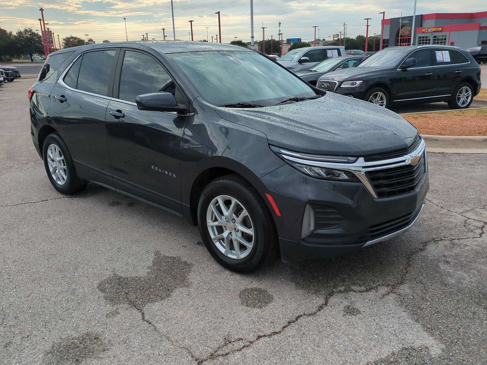 Used 2023 Chevrolet Equinox LT FWD image 2