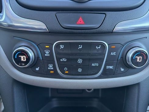 Used 2020 Chevrolet Equinox LT w/ Driver Convenience Package image 19