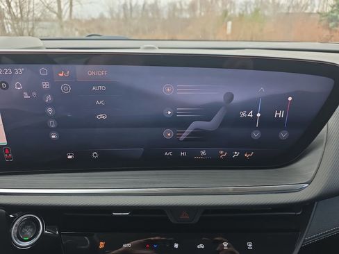 Used 2025 Buick Envision Preferred AWD/4WD image 26