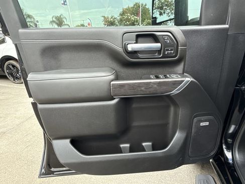 Used 2020 Chevrolet Silverado 2500 LTZ w/ LTZ Premium Package image 21