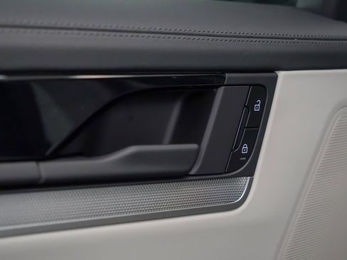 New 2026 Porsche Cayenne S image 15