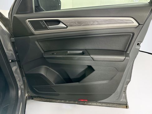 Used 2020 Volkswagen Atlas Cross Sport SE FWD image 31