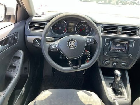 Used 2017 Volkswagen Jetta S w/ Jetta S Cold Weather Package image 8