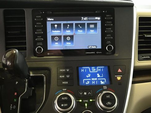 Used 2018 Toyota Sienna XLE Premium image 5