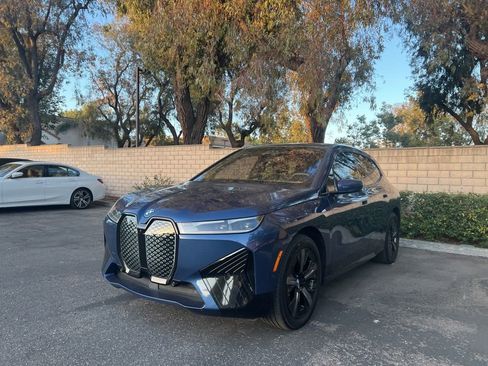 Certified 2024 BMW iX xDrive50 w/ Premium Package AWD/4WD image 2