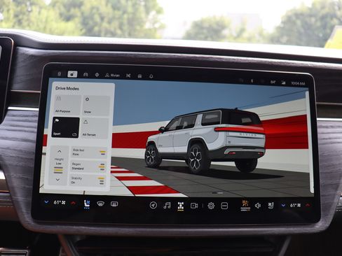 Used 2024 Rivian R1S Adventure Dual AWD/4WD image 30
