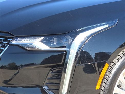 Used 2025 Cadillac CT4 Luxury image 4