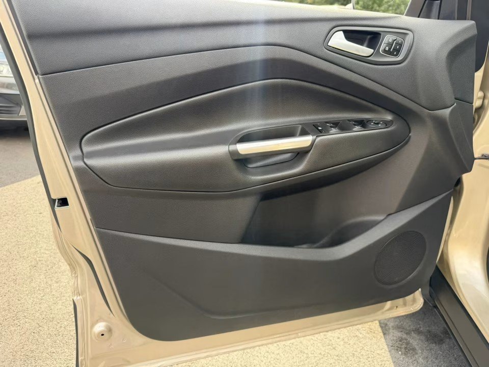 Used 2017 Ford Escape Titanium w/ Equipment Group 301A AWD/4WD image 13