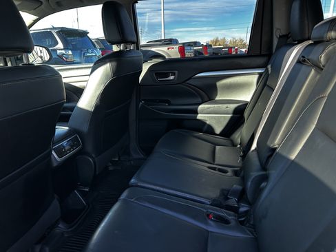 Used 2018 Toyota Highlander SE image 10