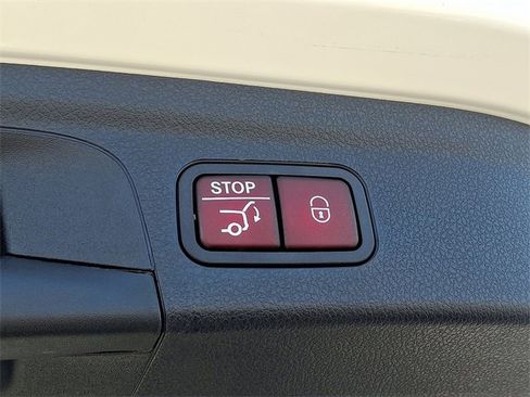 Used 2024 Mercedes-Benz GLE 350 4MATIC image 29