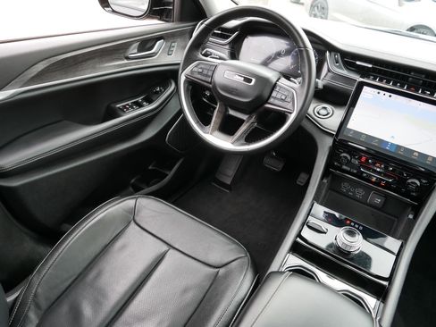 Used 2022 Jeep Grand Cherokee L Limited w/ Luxury Tech Group II image 9