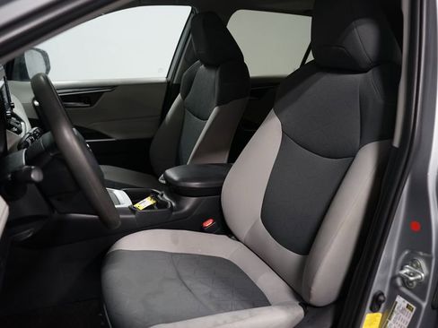 Used 2019 Toyota RAV4 XLE image 6