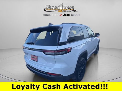 New 2025 Jeep Grand Cherokee Altitude image 8