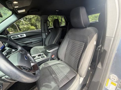 Used 2020 Ford Explorer XLT w/ Comfort Package RWD image 19