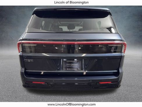 Used 2025 Lincoln Navigator L Reserve AWD/4WD image 6