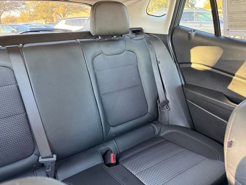 Used 2025 Chevrolet Trax LT image 37